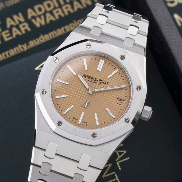 Once Synonymous With Steel, This Royal Oak Ref. 15202 Serves Up 18k-White Gold With a Side of Salmon