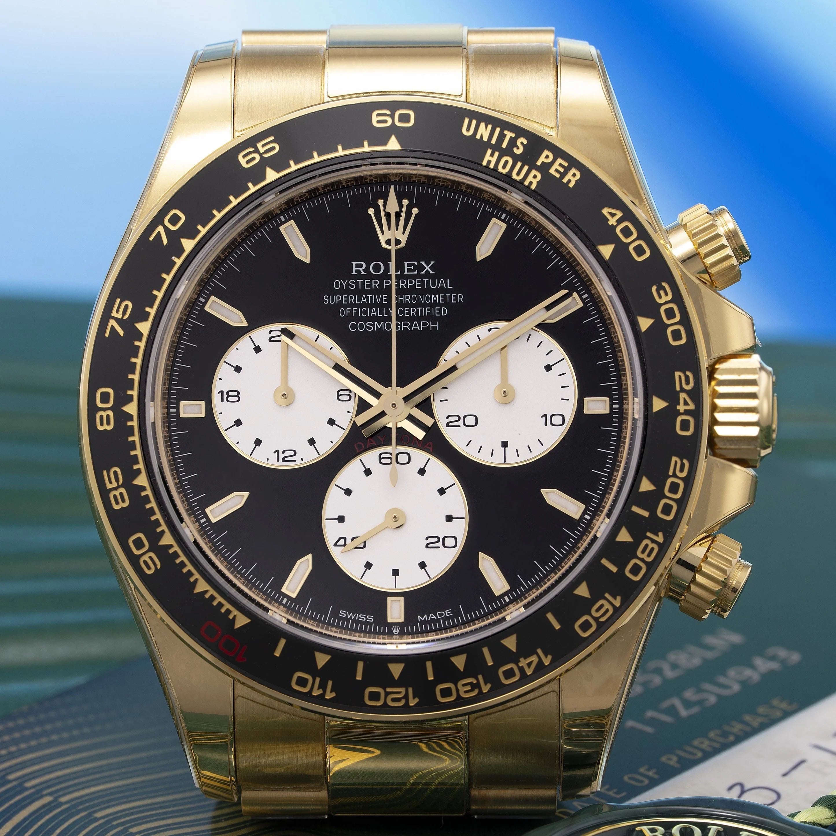 杏子 Missing Half The Sensational, Off-Catalogue Rolex Daytona Le Mans in 18k Yellow Gol