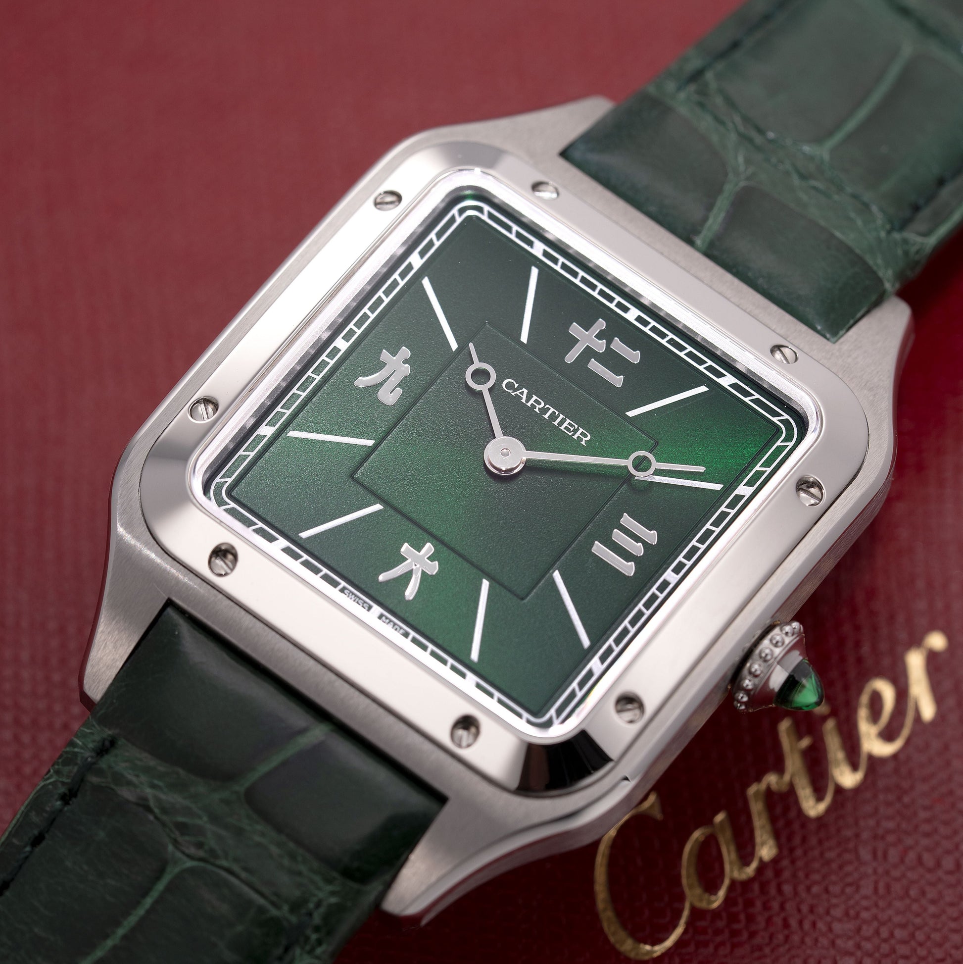 Close up of green dial of Stainless Steel Santos Dumont Large NSO 'Les Flaneurs' Ref. CRWSSA0066 43.5mm