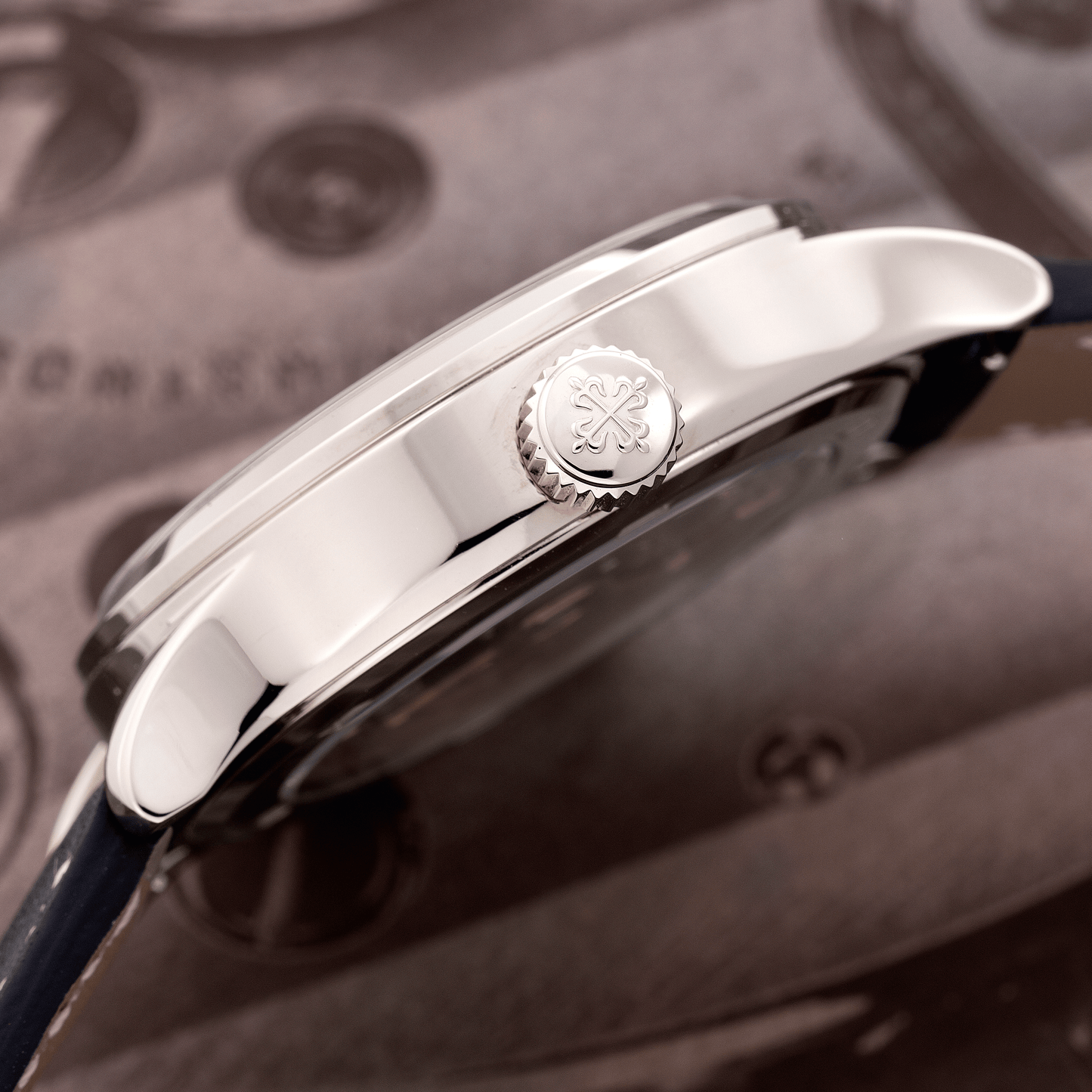 Crown of White Gold Patek Philippe Calatrava Travel Time Ref. 7234G-001 37.5mm 
