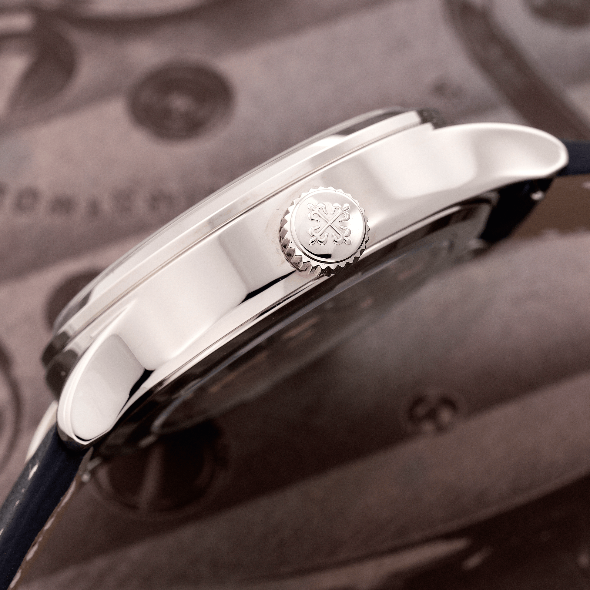Crown of White Gold Patek Philippe Calatrava Travel Time Ref. 7234G-001 37.5mm 