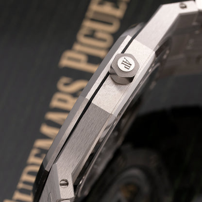 Crown of Platinum Audemars Piguet Royal Oak "Jumbo" Extra-Thin "50th Anniversary" Ref. 16202PT.OO.1240PT.01 39mm 