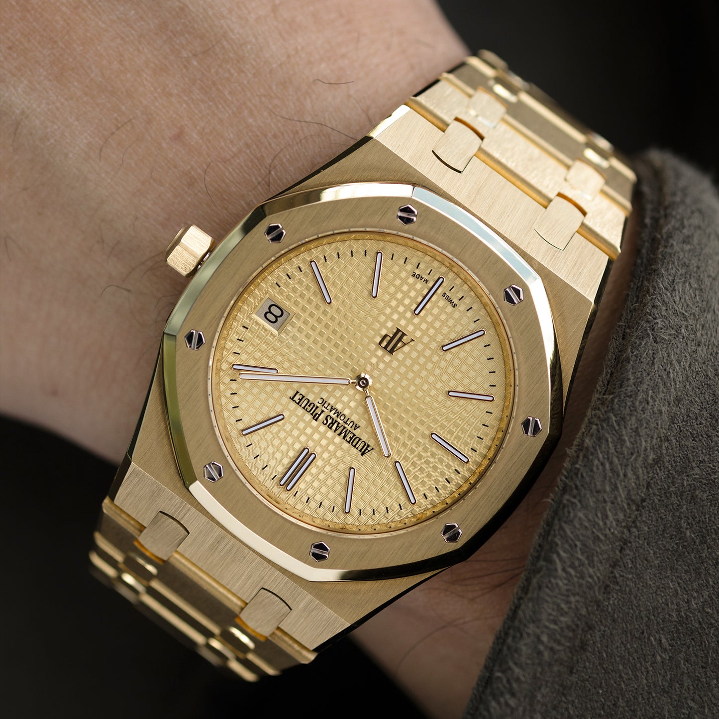 Wrist-Shot of Yellow Gold Audemars Piguet Royal Oak
“Jumbo” Extra-Thin Ref. 15202BA.OO.1240BA.02.A 39mm