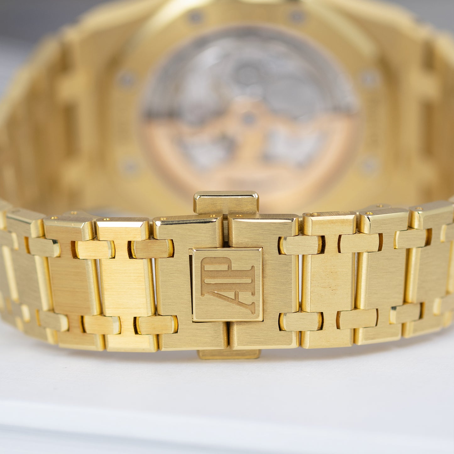 Clasp of Yellow Gold Audemars Piguet Royal Oak
“Jumbo” Extra-Thin Ref. 15202BA.OO.1240BA.02.A 39mm