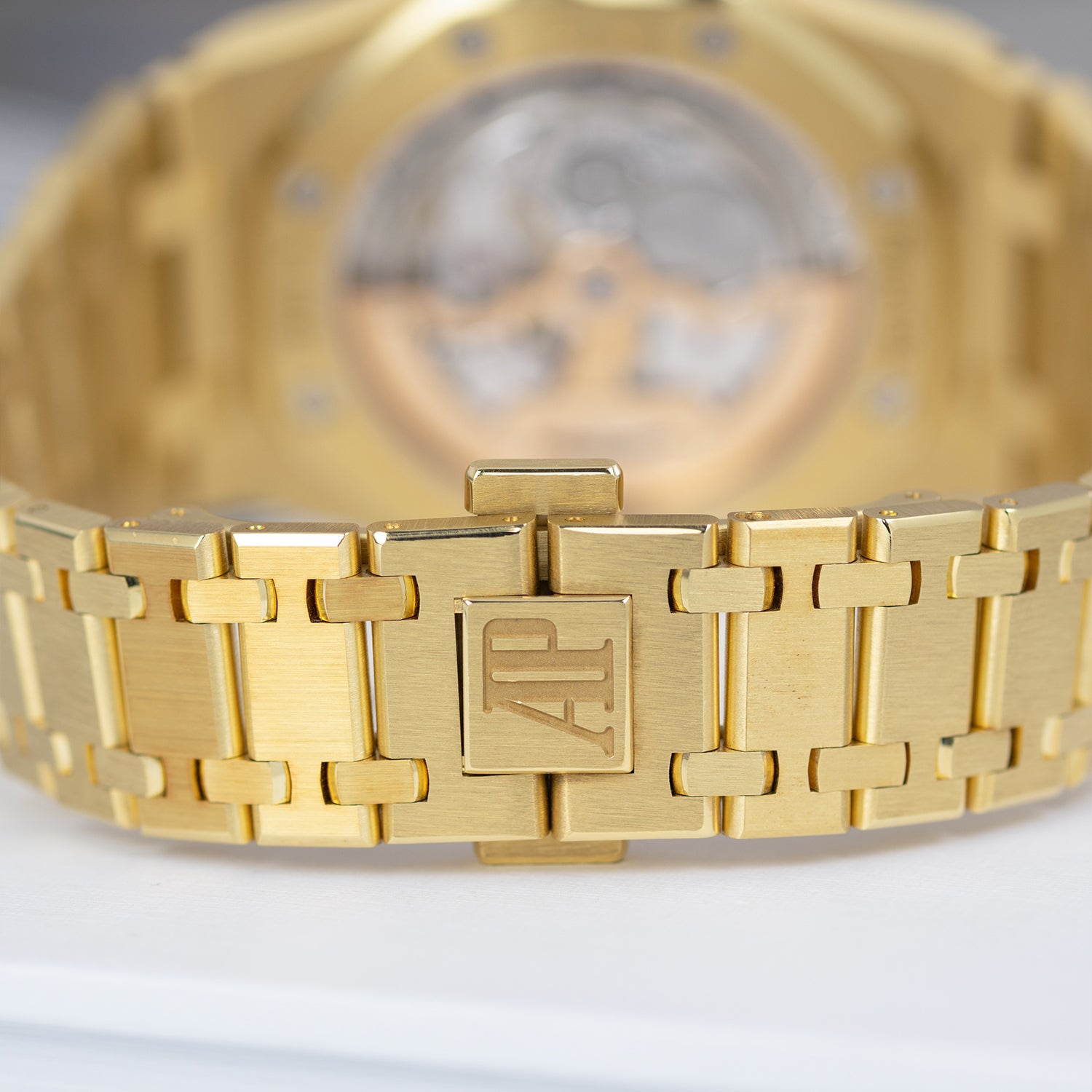 Clasp of Yellow Gold Audemars Piguet Royal Oak
“Jumbo” Extra-Thin Ref. 15202BA.OO.1240BA.02.A 39mm