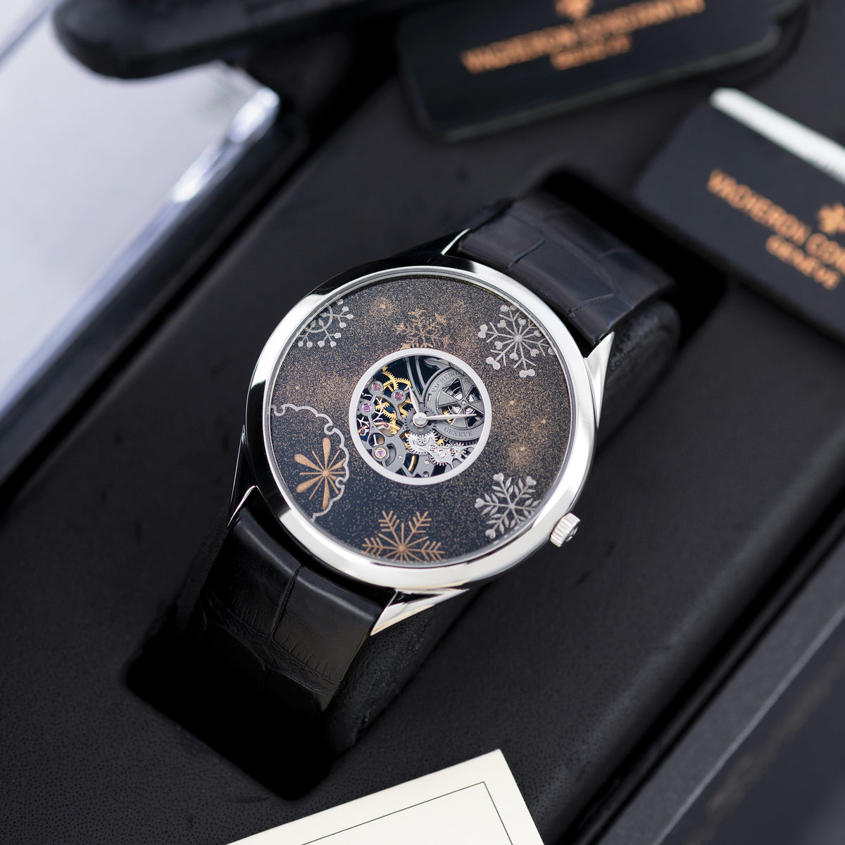 Vacheron Constantin manual wind White Gold and Maki-e lacuer Yukimi ref. 33222/000G-9706 Box Shot