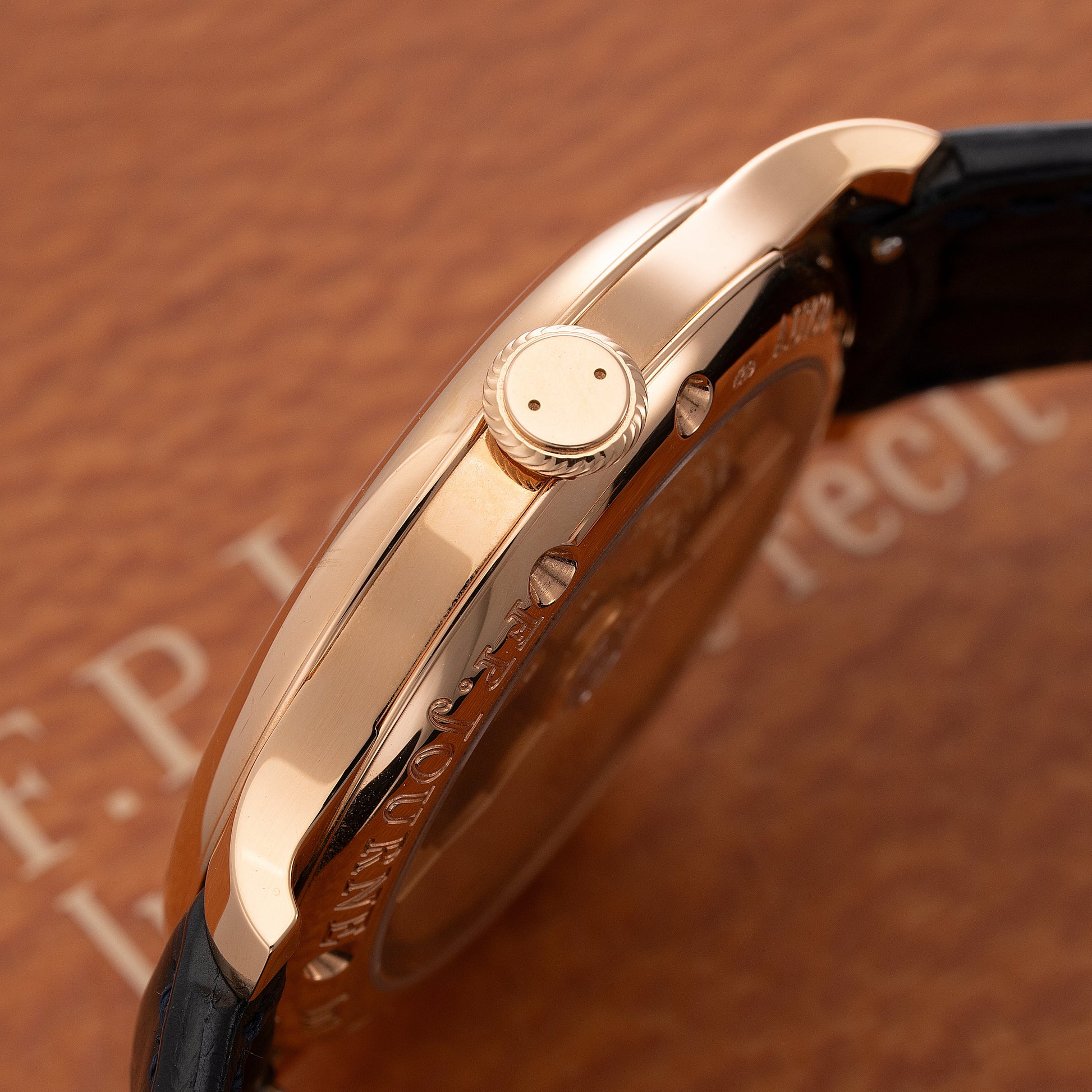 Crown of F.P.Journe Octa Automatique Réserve Nacre Ref. AR 40mm in 18K 6N Gold and Pink Mother-of-Pearl Hour Ring
