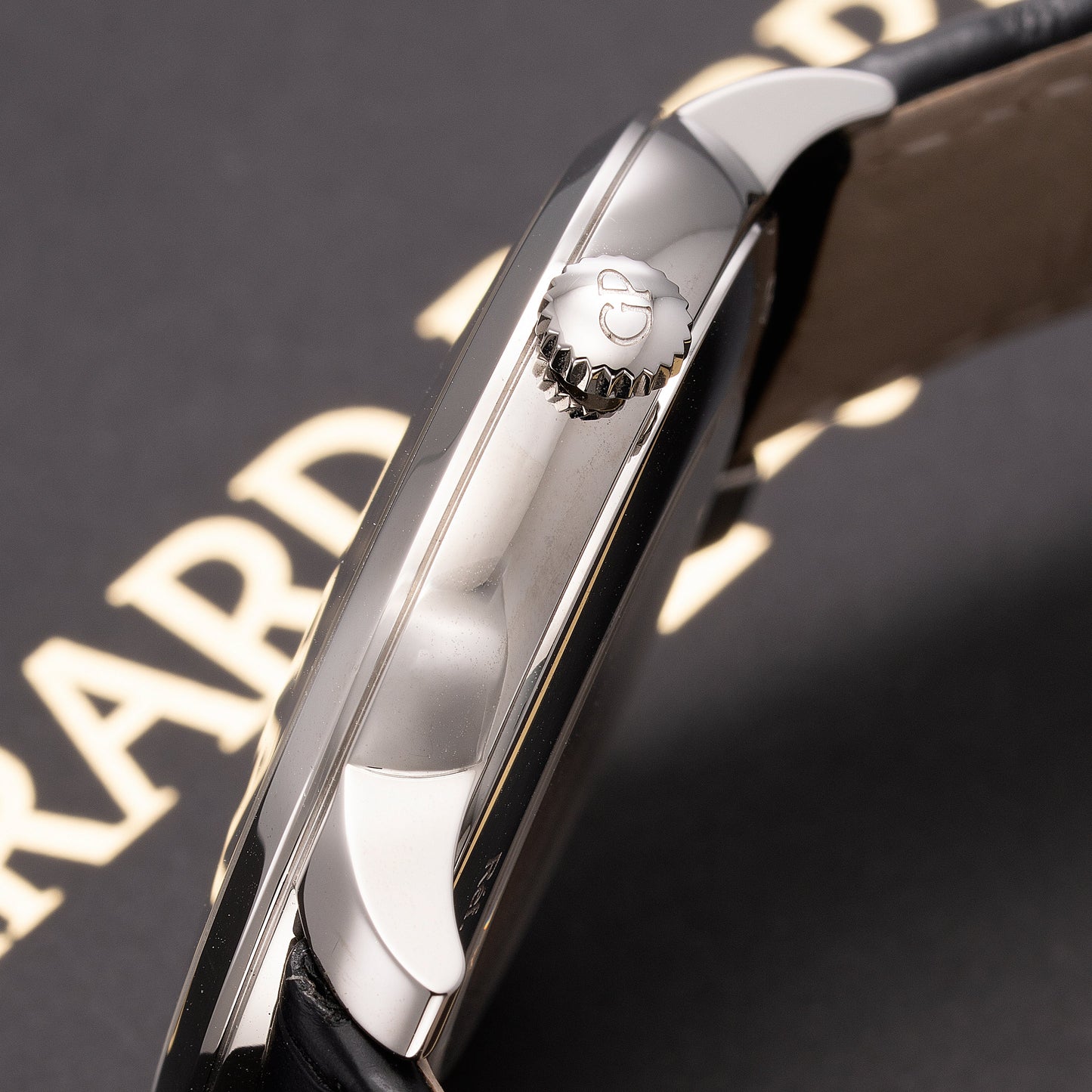 Crown of Girard-Perregaux 1966 Infinity Edition 40 mm