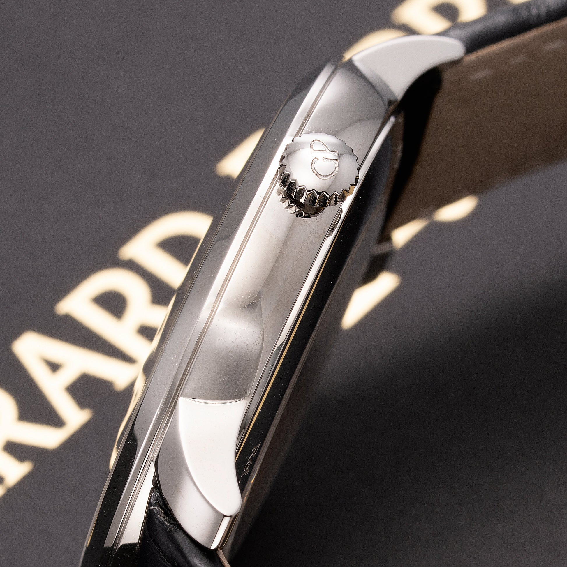 Crown of Girard-Perregaux 1966 Infinity Edition 40 mm